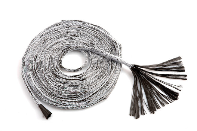 Connettore strutturale costituito da una corda realizzata con fibre di carbonio ad alta resistenza